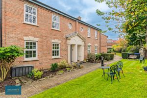 Front/Communal Gardens- click for photo gallery